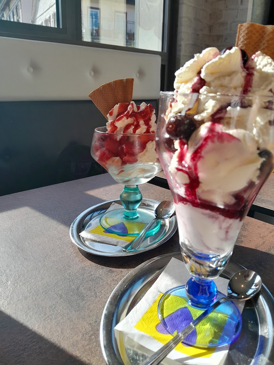 Eiscafé Venezia - Photo 2