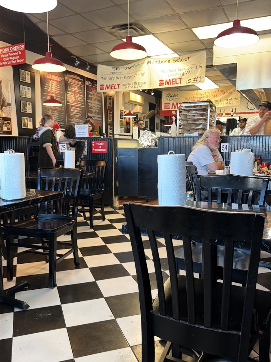 Melt Gourmet Cheeseburgers - Photo 2