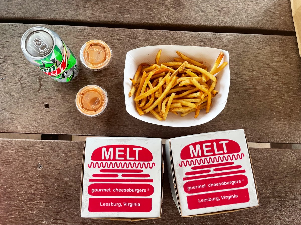 Melt Gourmet Cheeseburgers - Photo 5