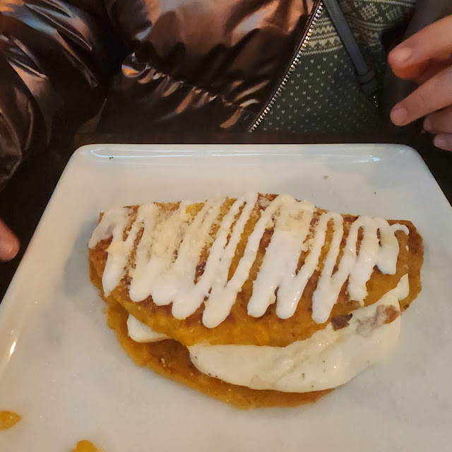 Cachapa with Guayanes Cheese-Cream Con Queso Guayanes - Nata