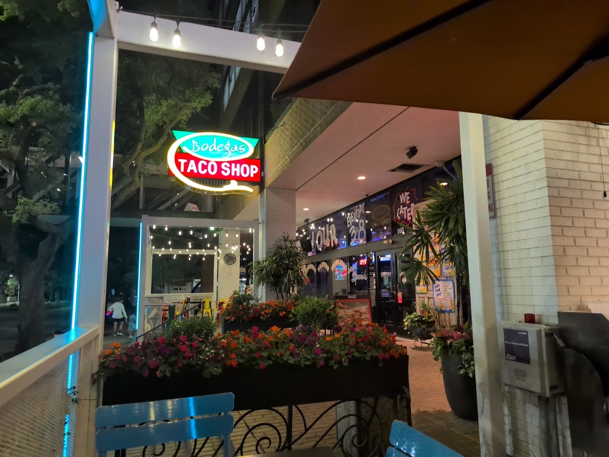 Bodegas Taco Shop - Photo 2