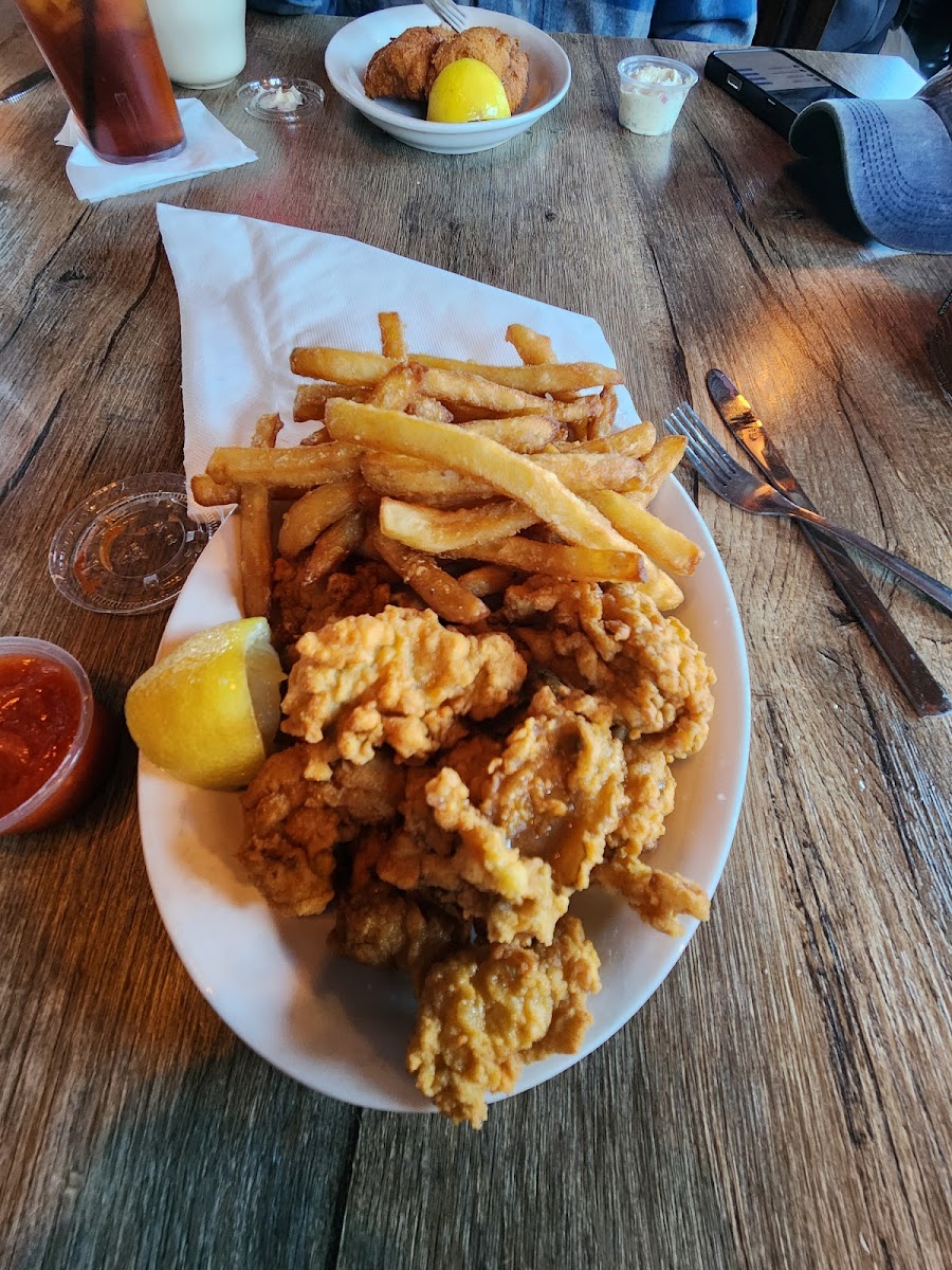 Yorktown Pub - Photo 3