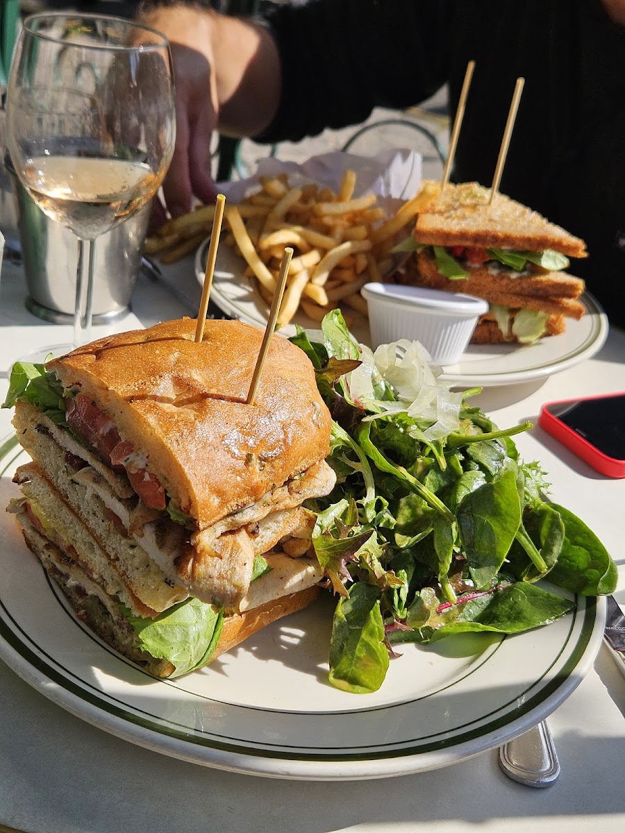 Elysian Cafe - Photo 4