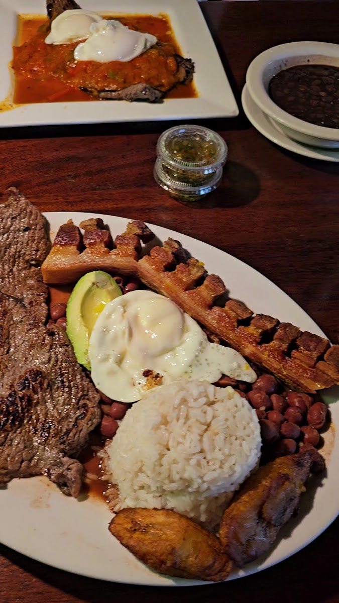 Latinos Restaurante - Photo 1