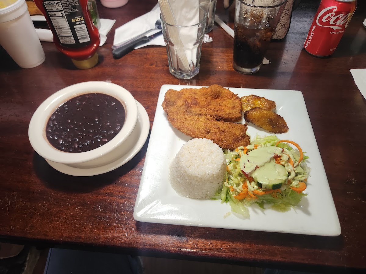 Latinos Restaurante - Photo 3