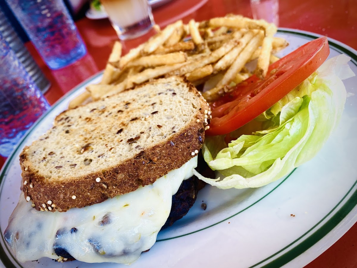 George's Corner Restaurant - Photo 7