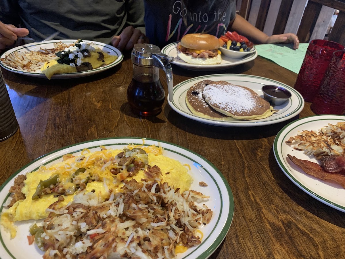 George's Corner Restaurant - Photo 8