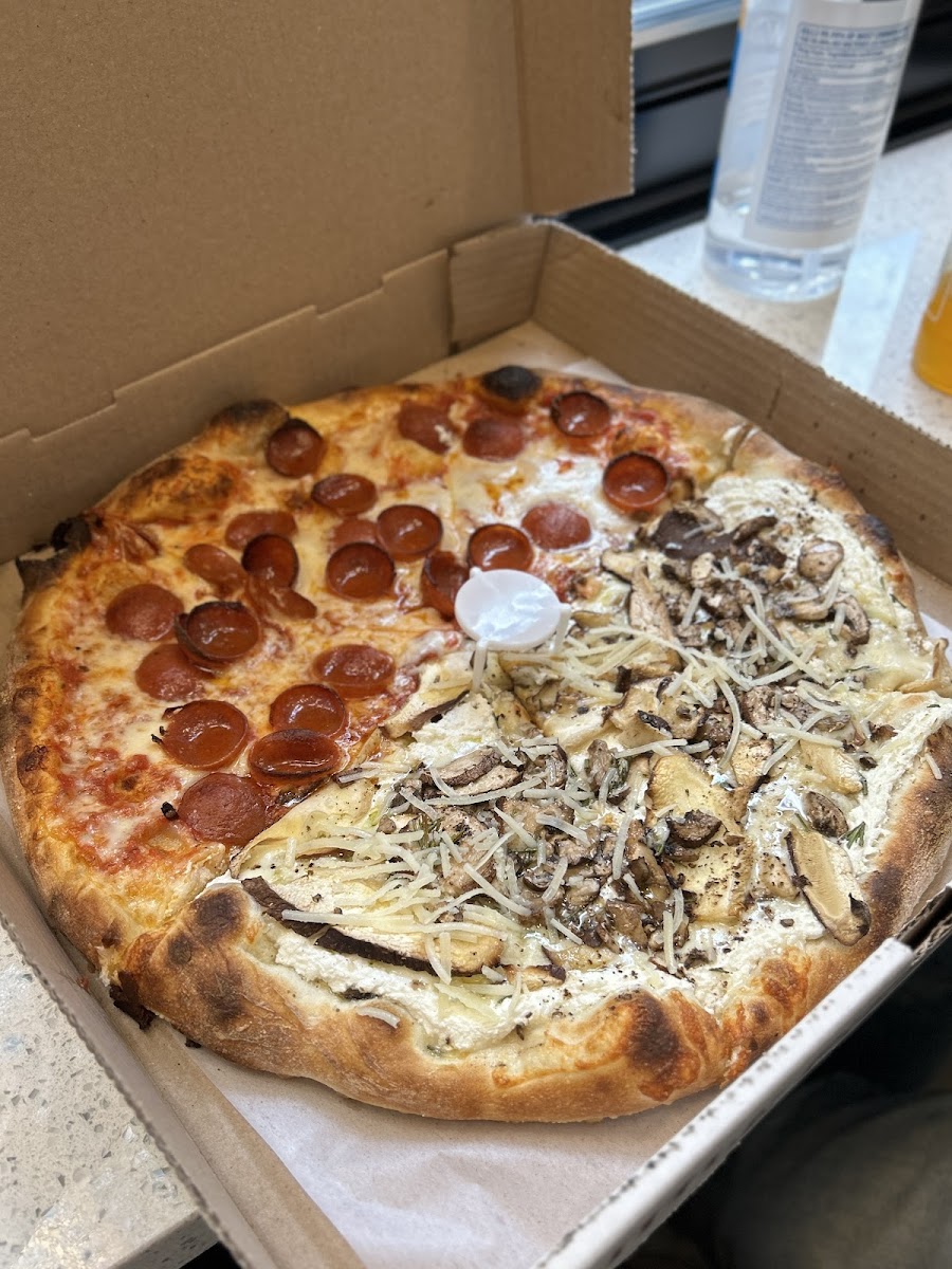 Little Pizza Parlor - Photo 8