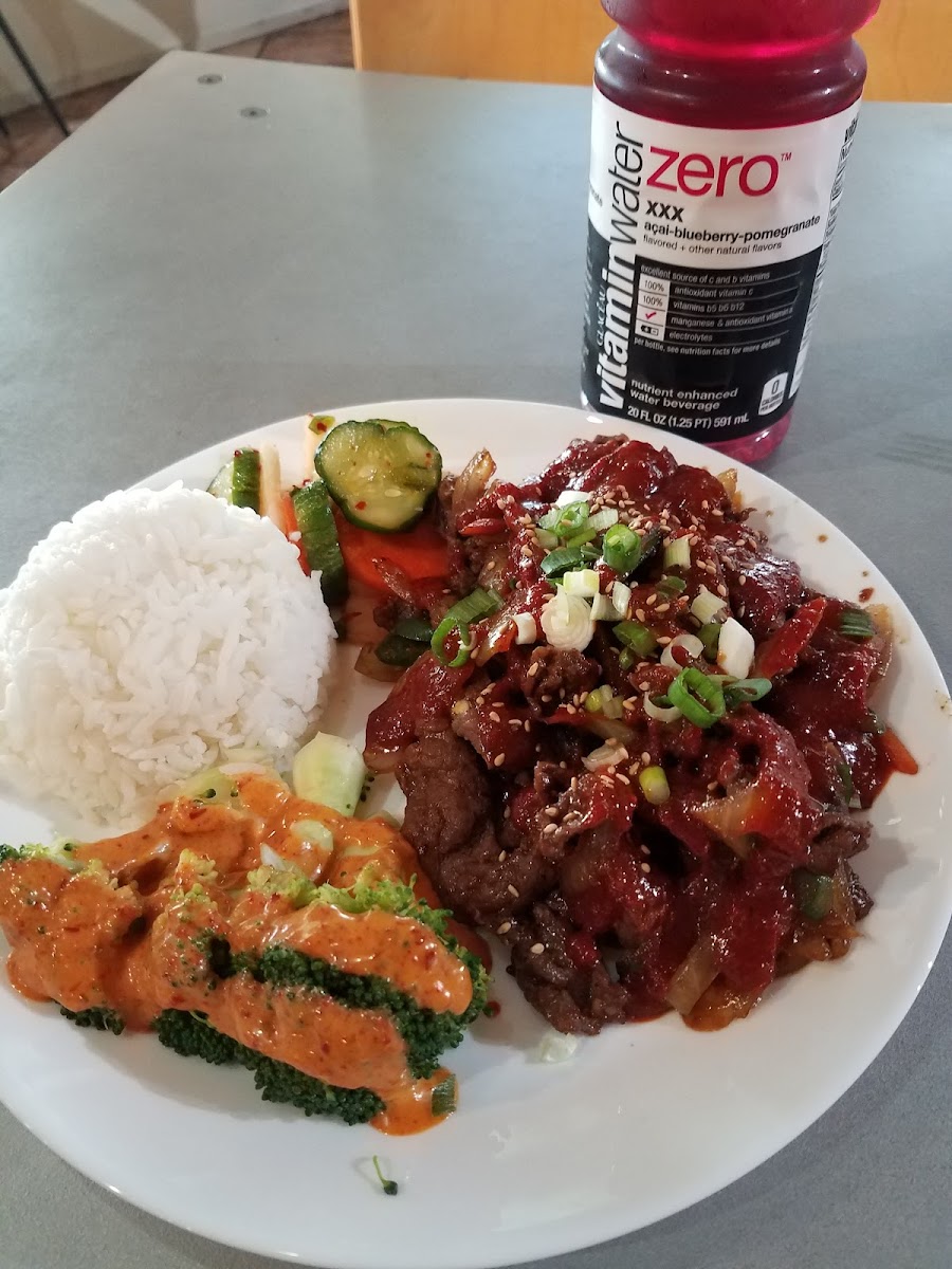 Kwan's Deli and Korean Kitchen - Photo 8