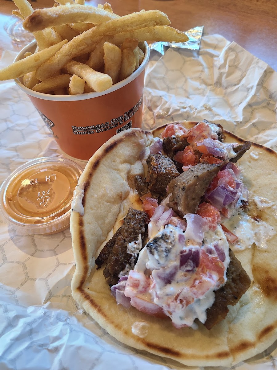 Stephano's Greek & Mediterranean Grill - Photo 9