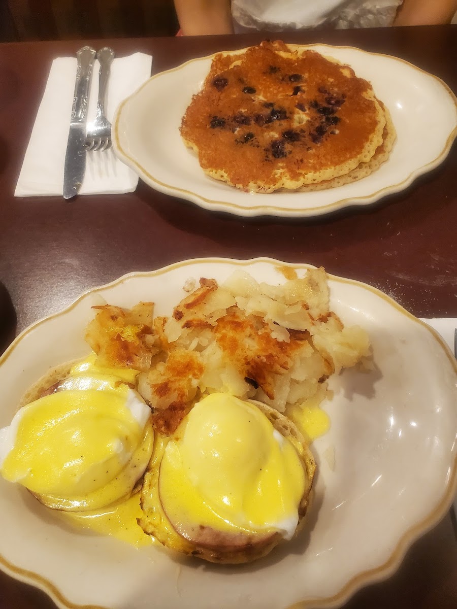 McLean Family Restaurant - Photo 4