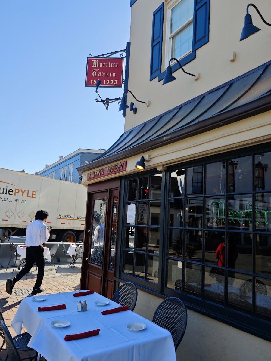 Martin's Tavern - Photo 2