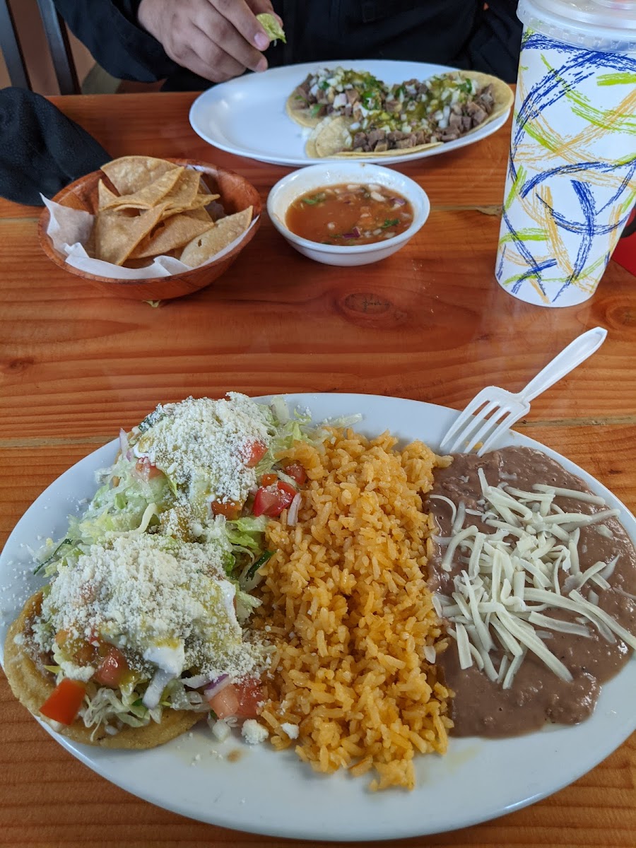 Taqueria La Cazuela - Photo 6