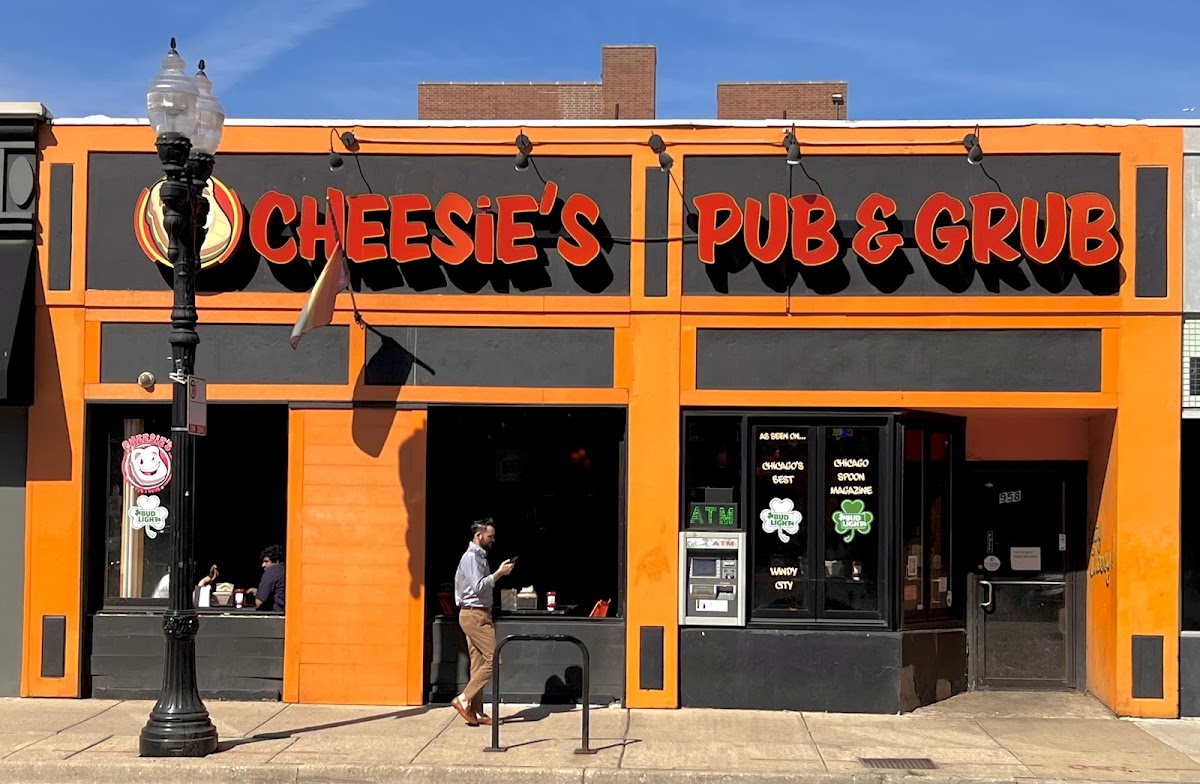 Cheesie's Pub & Grub - Lakeview - Photo 2