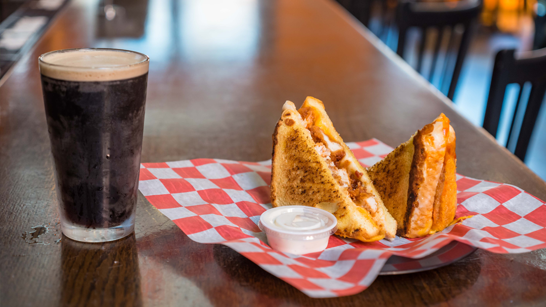 Cheesie's Pub & Grub - Lakeview - Photo 3