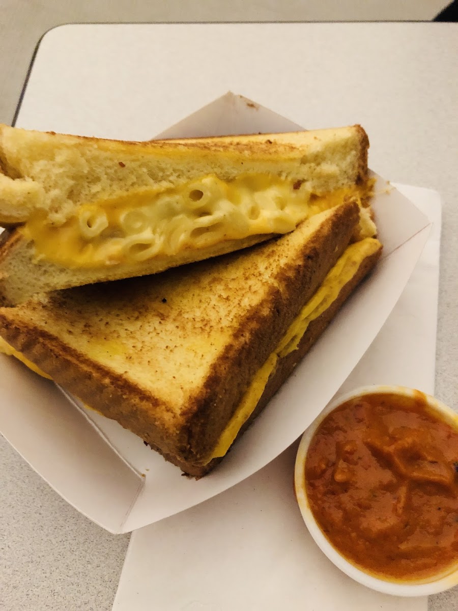 Cheesie's Pub & Grub - Lakeview - Photo 4