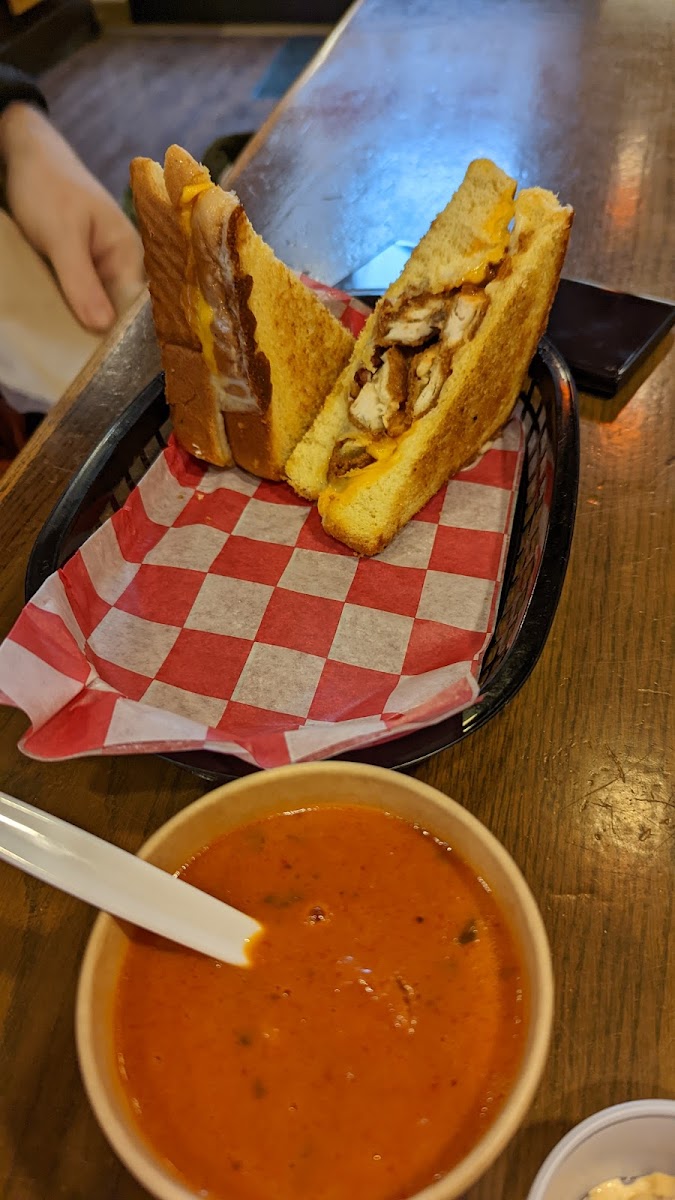 Cheesie's Pub & Grub - Lakeview - Photo 6