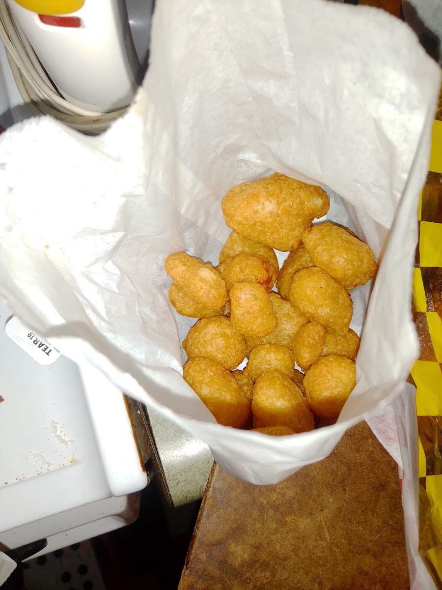 Cheesie's Pub & Grub - Lakeview - Photo 7
