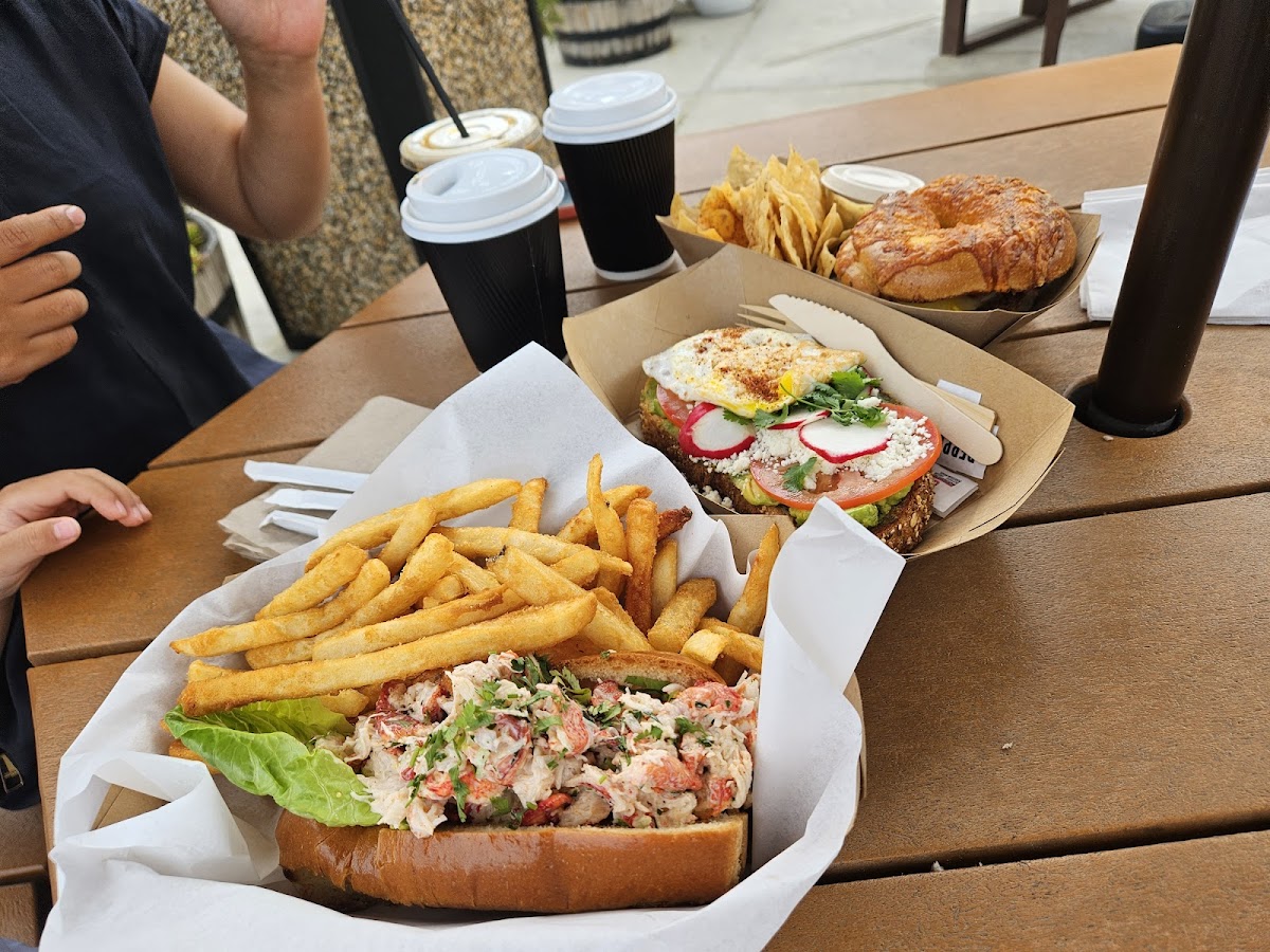 Lost Pier Cafe - Photo 4