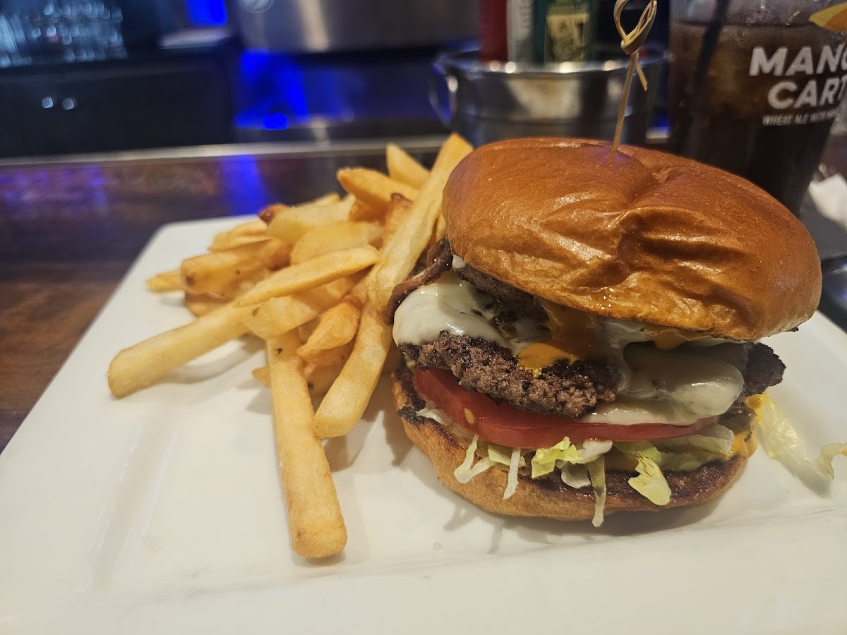 District Tavern - Photo 3