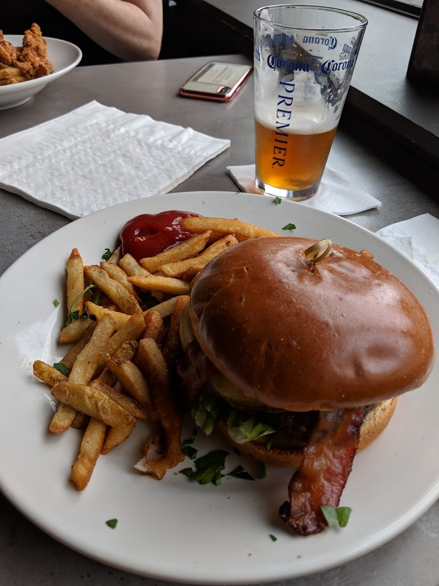District Tavern - Photo 5