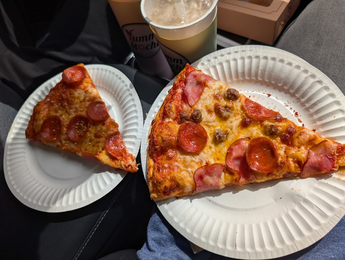 Hot Mama's Pizza - Photo 2