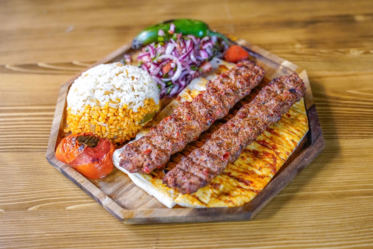 Aladdin Kitchen and Market - Photo 4