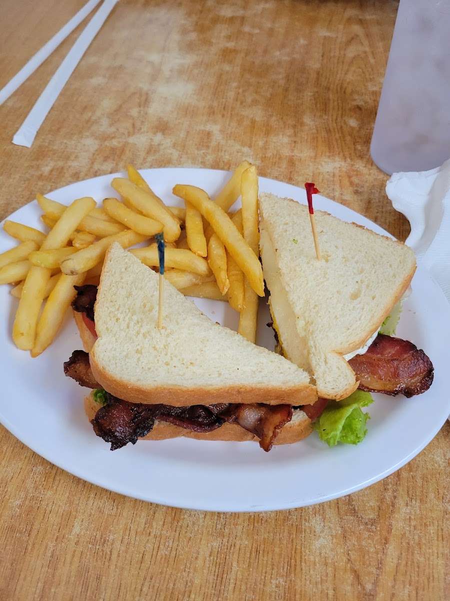 Rustic Café - Photo 9