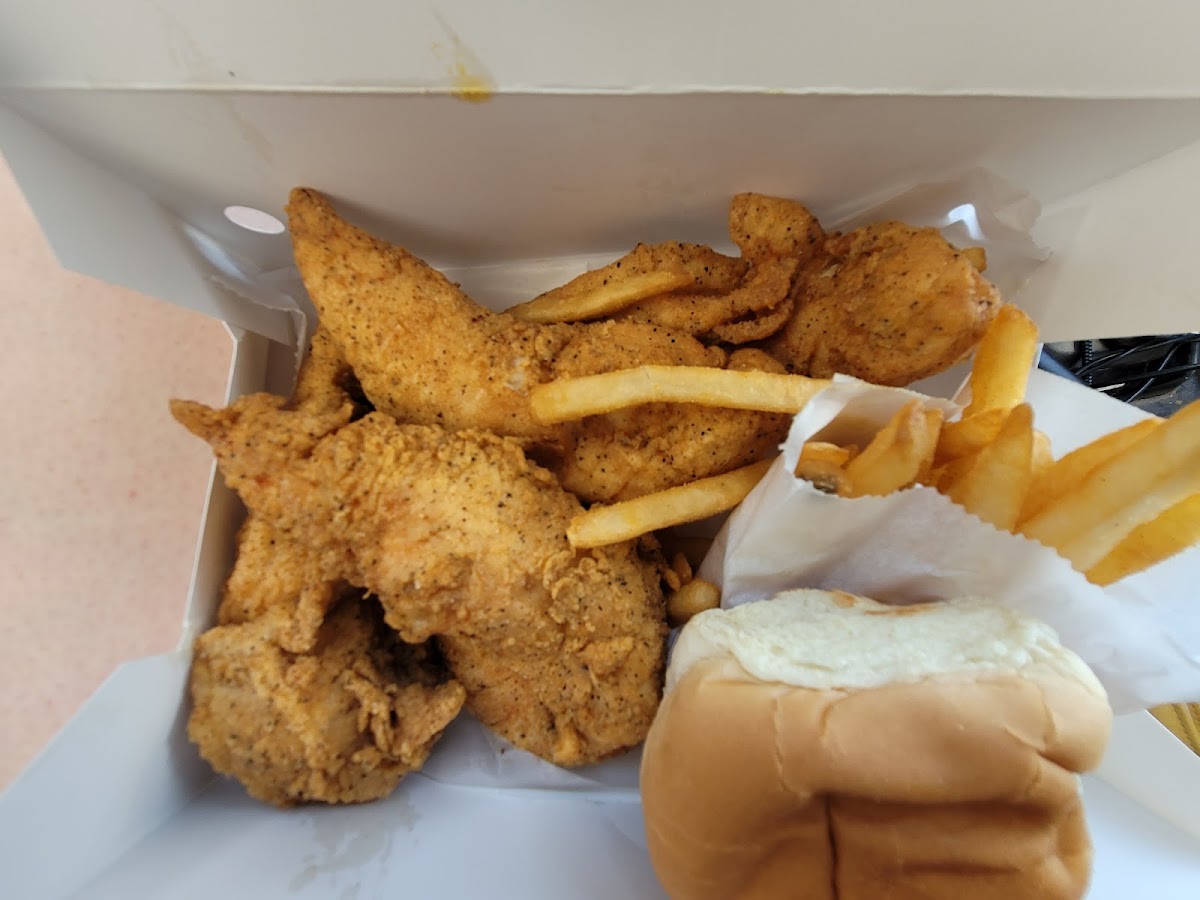 Frenchy's Chicken - Photo 4