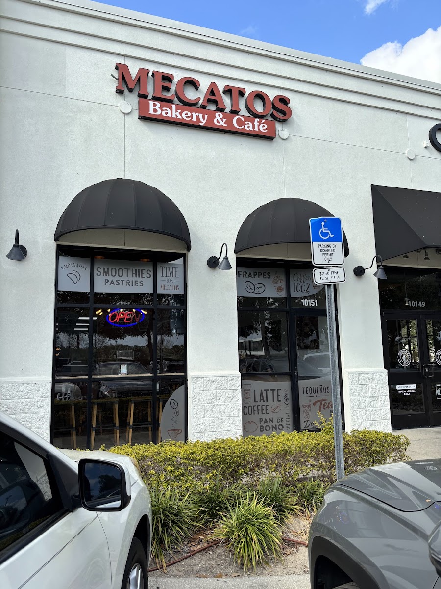 Mecatos Bakery & Café - Photo 2