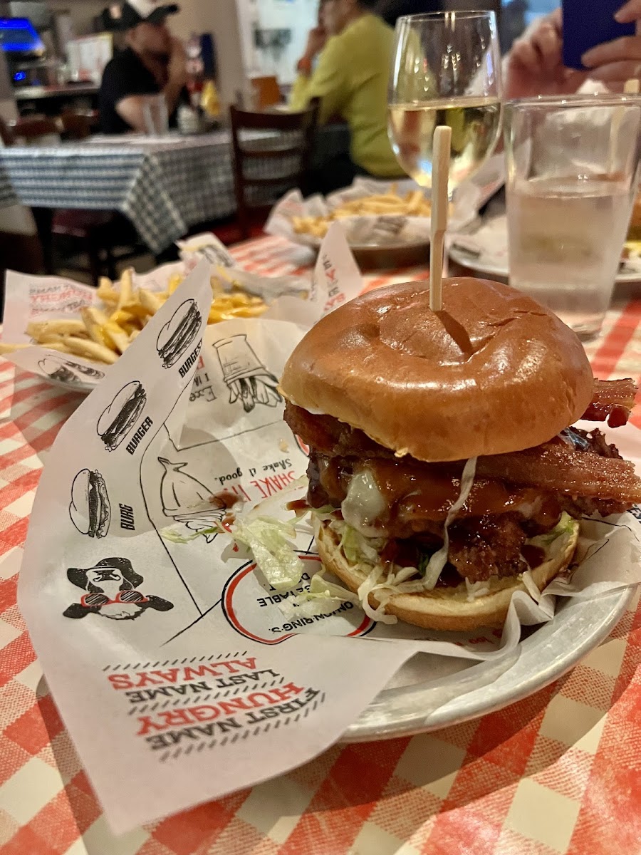 Bill's Bar & Burger - Photo 3