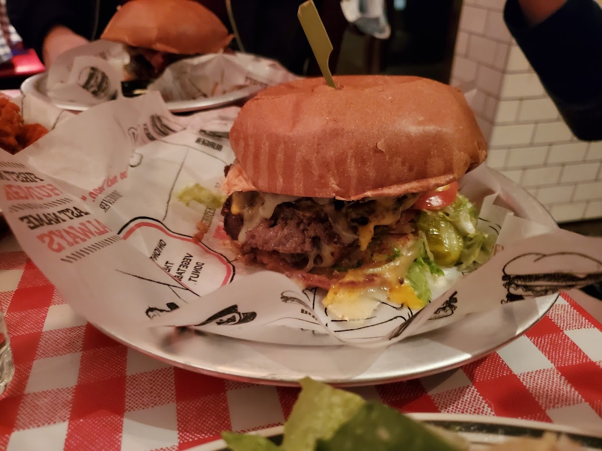 Bill's Bar & Burger - Photo 4