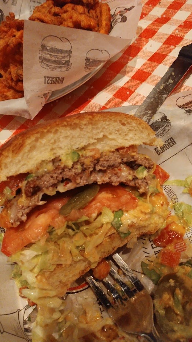 Bill's Bar & Burger - Photo 8