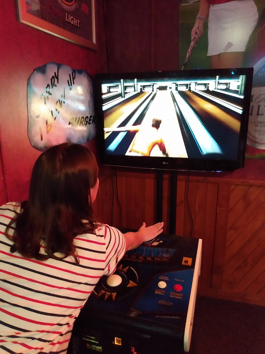 Hammerhead's Bar & Billiards - Photo 2