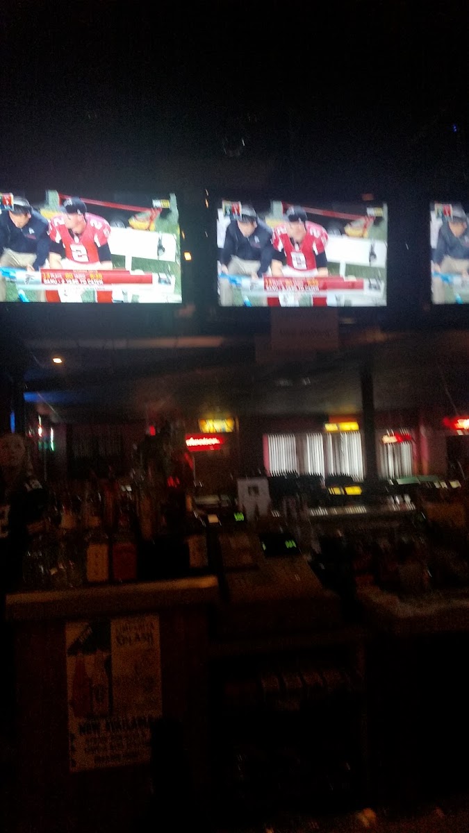 Hammerhead's Bar & Billiards - Photo 5