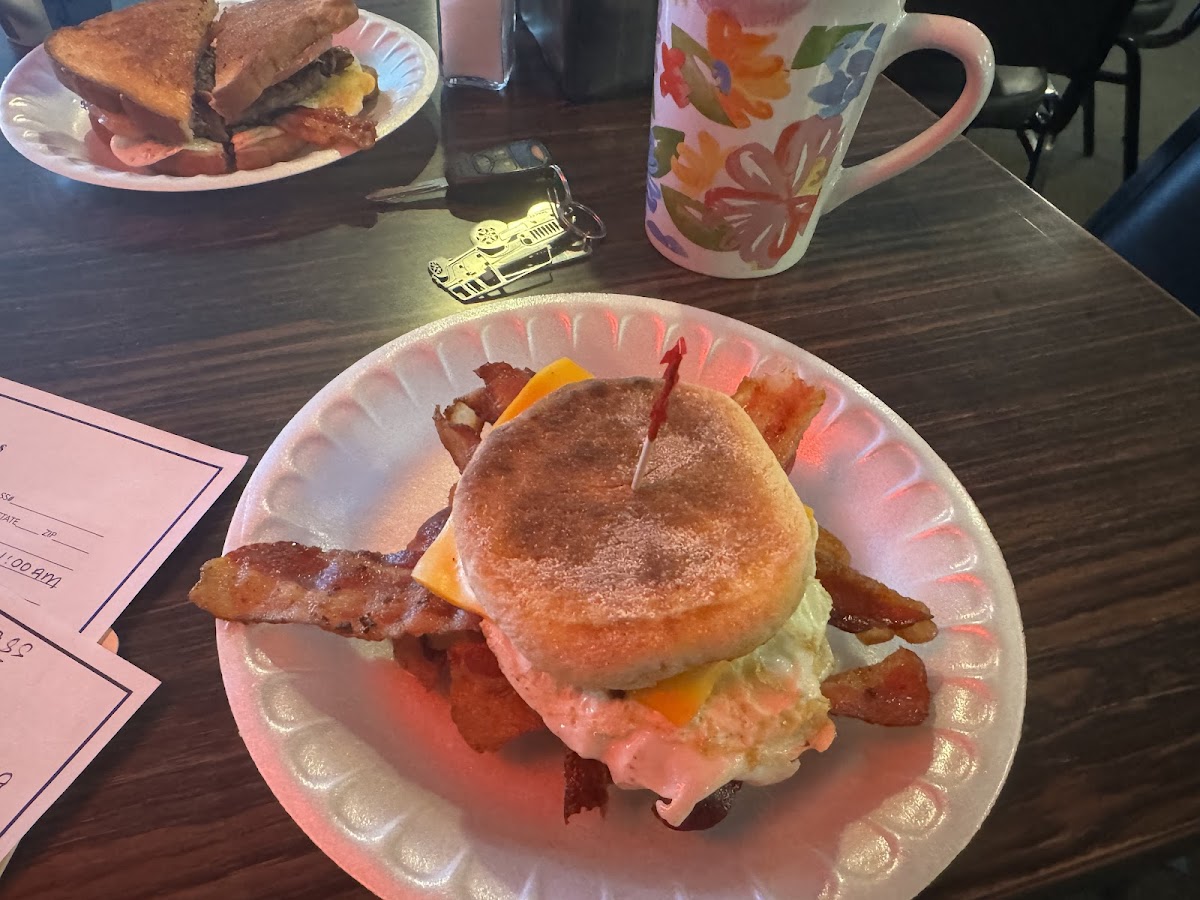 Twilligers Tavern - Photo 1