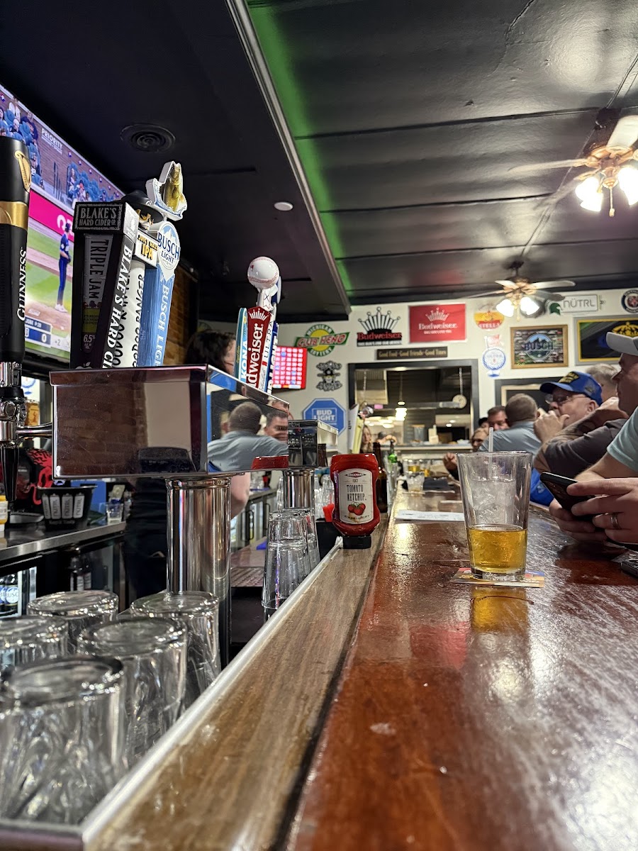 Twilligers Tavern - Photo 2