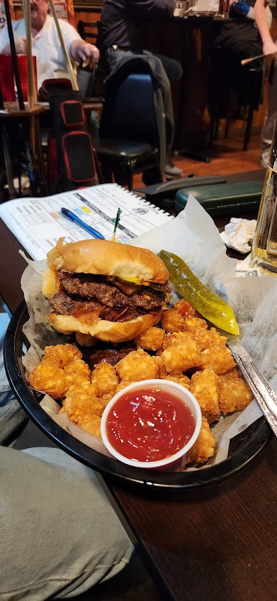Twilligers Tavern - Photo 3
