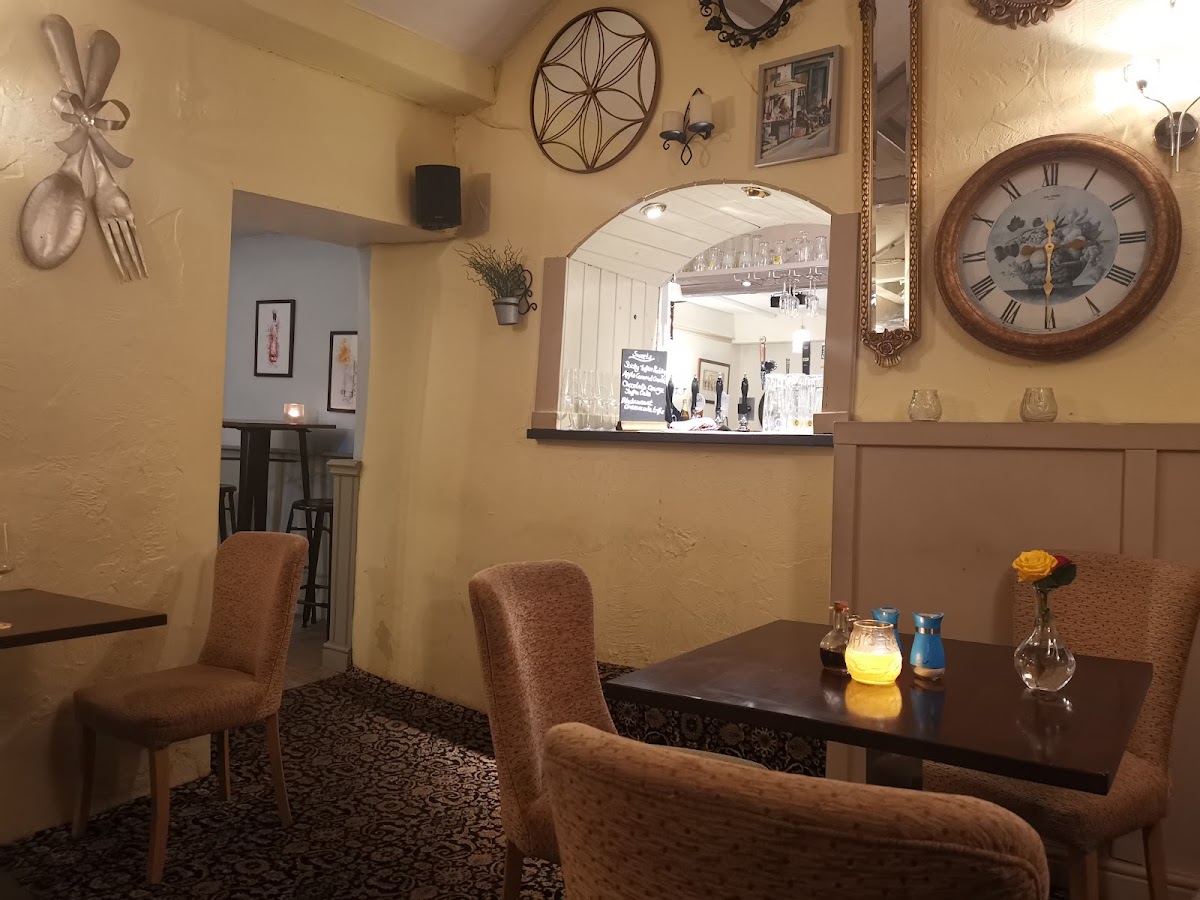 Tillotsons Arms - Photo 3
