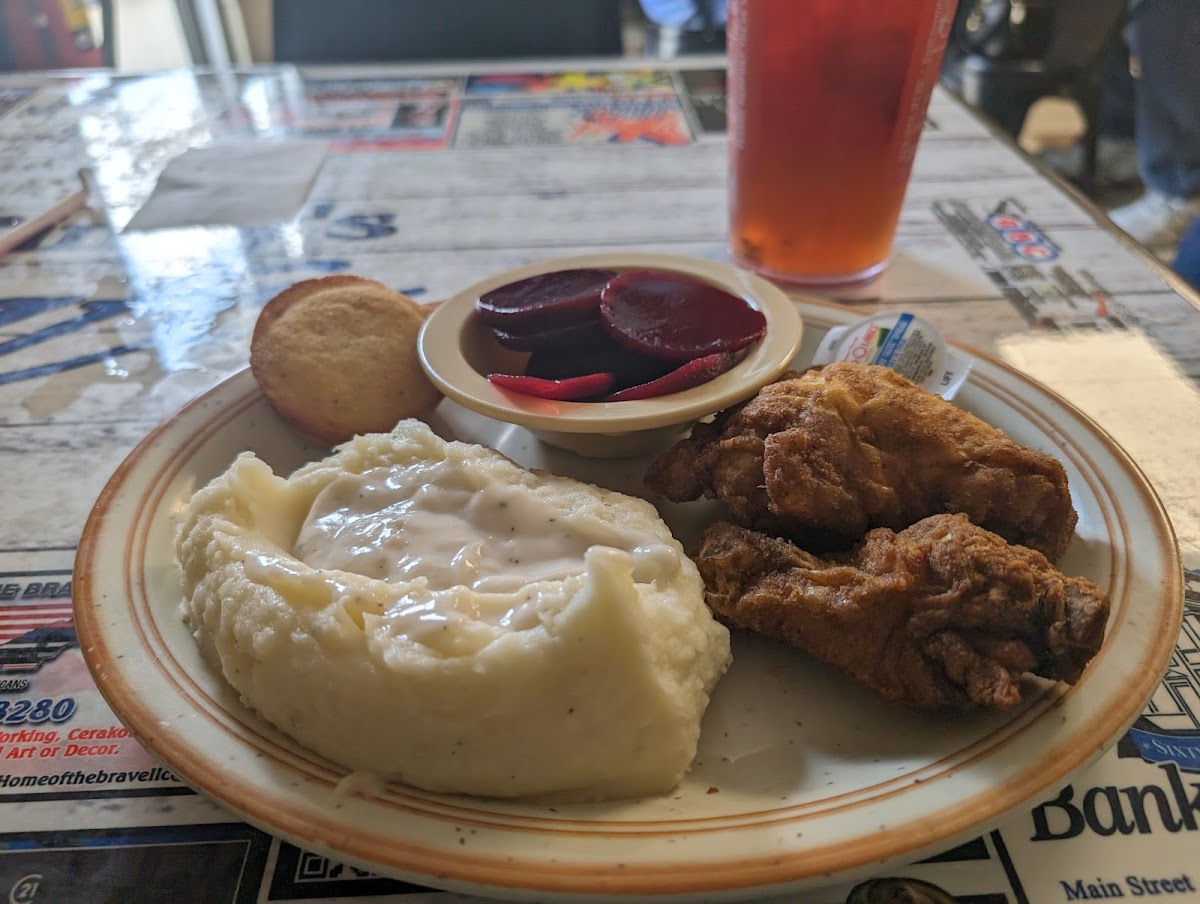 Cindy's Cafe - Photo 5