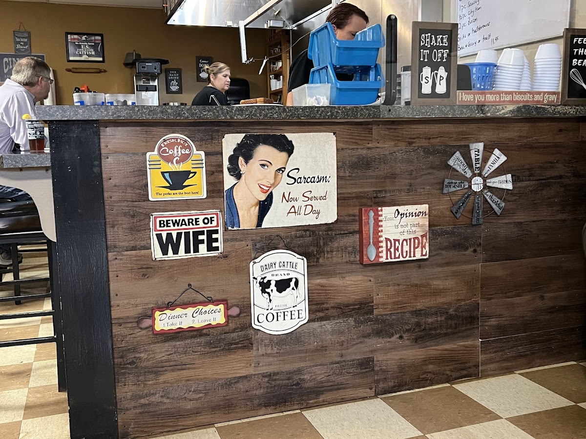 Cindy's Cafe - Photo 6