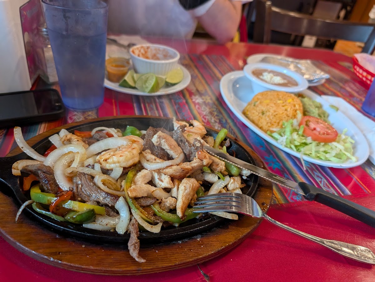 La Quebradita Mexican Grill - Photo 8