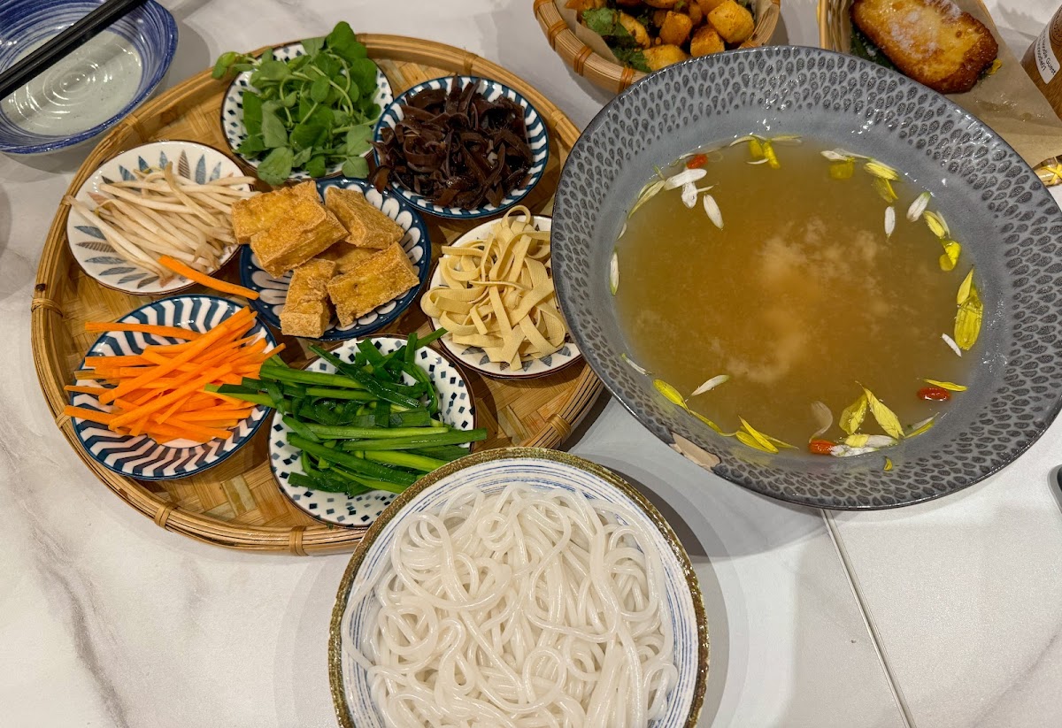YUN Cross Bridge Rice Noodles - Photo 3