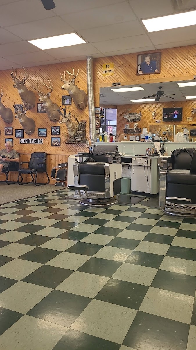 Cash's Barber Shop - Photo 9
