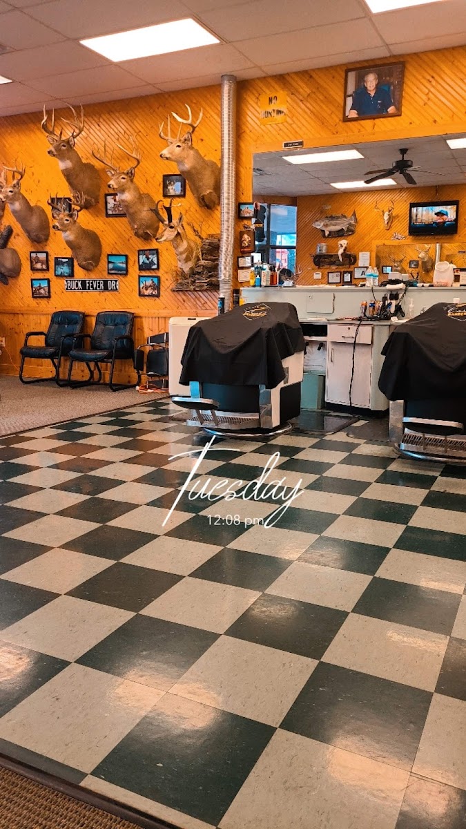 Cash's Barber Shop - Photo 1