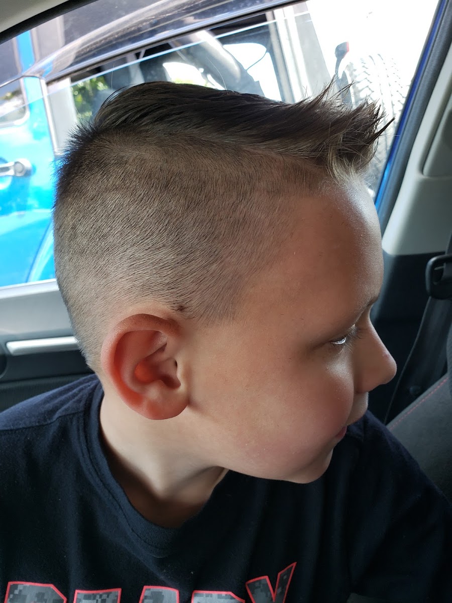 Cash's Barber Shop - Photo 4