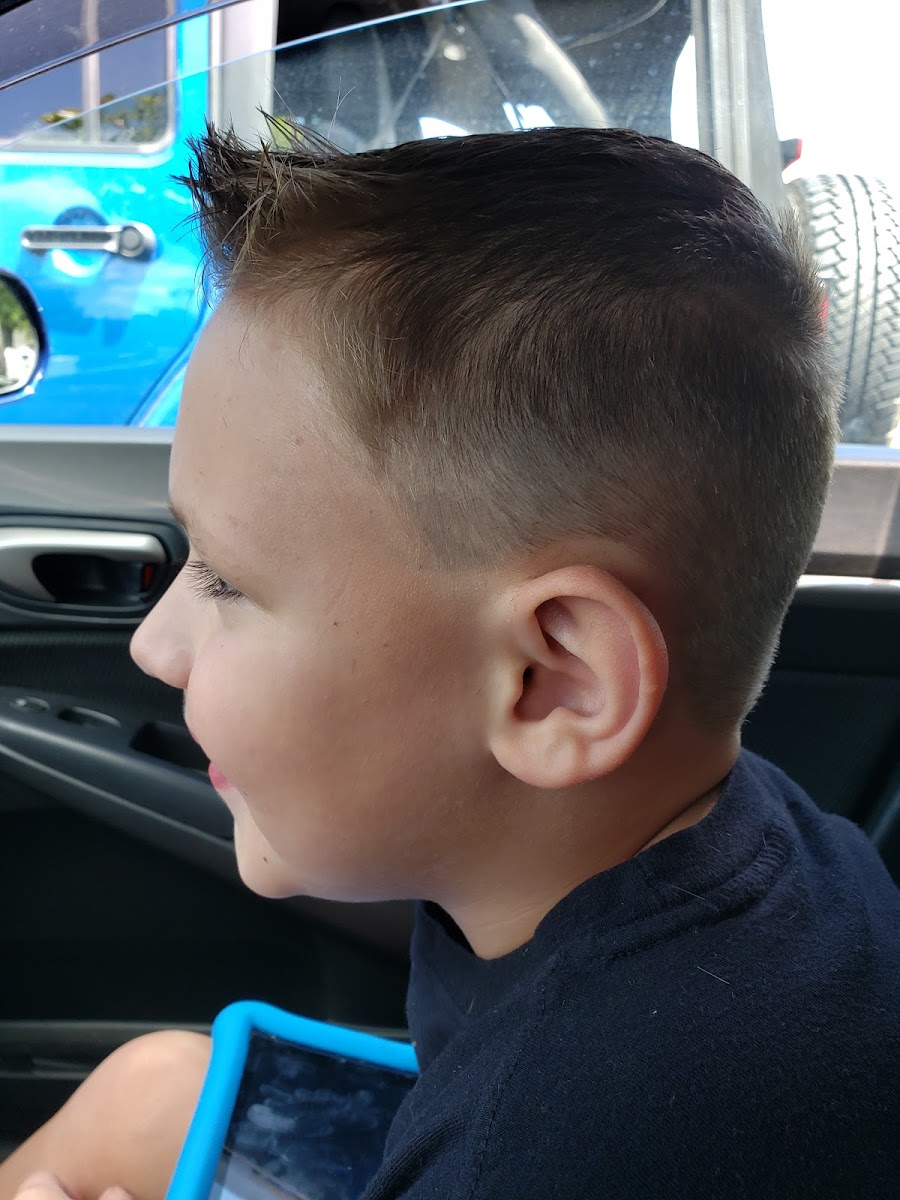 Cash's Barber Shop - Photo 7