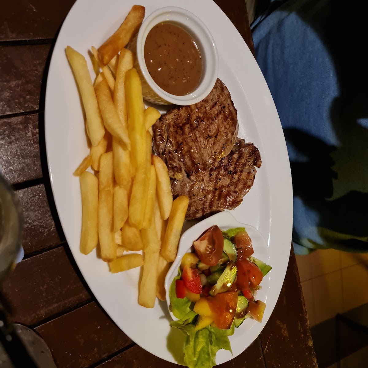 CoCo's Bistro - Photo 5