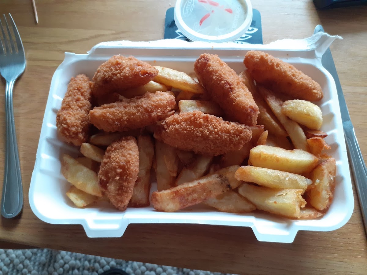 Fish over Chips - Photo 2