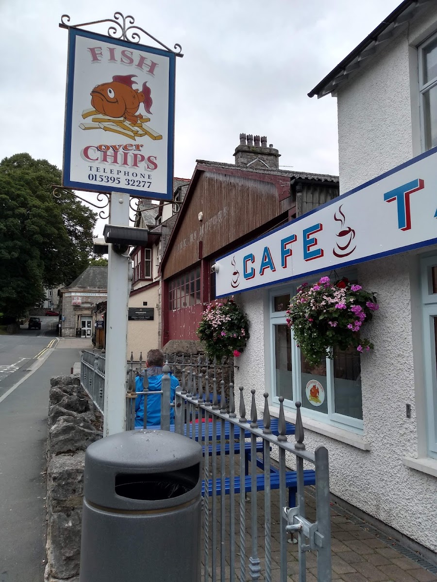 Fish over Chips - Photo 5